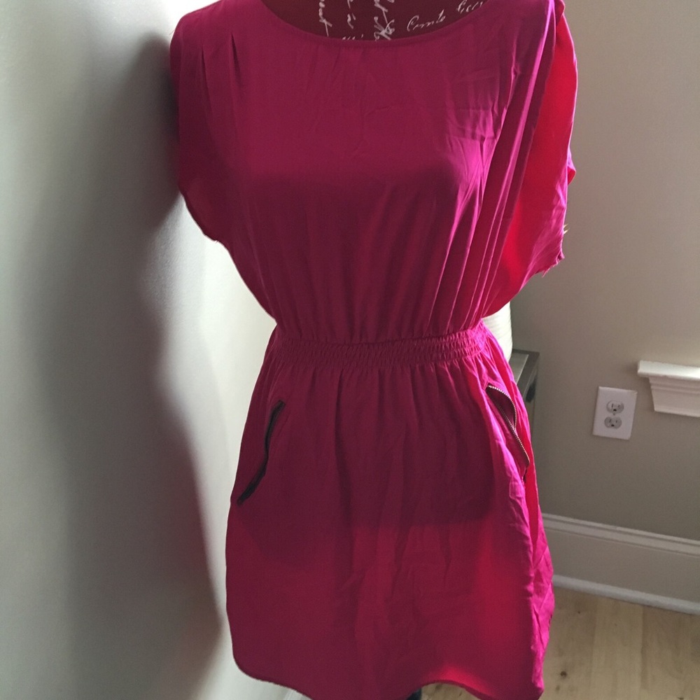 Dresses - Picture 6 of 7